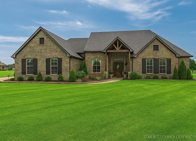 Property at 17 Tabernacle Dr, Calera, OK 74730, 4 beds, 2.5 baths