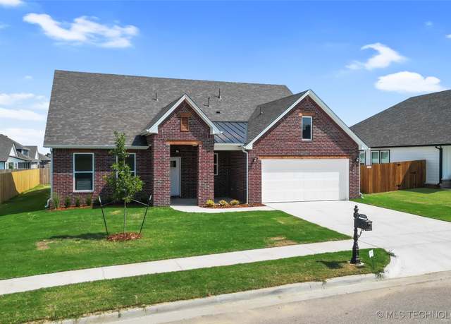 Property at 12005 E 106th Pl N, Owasso, OK 74055, 3 beds, 2.5 baths