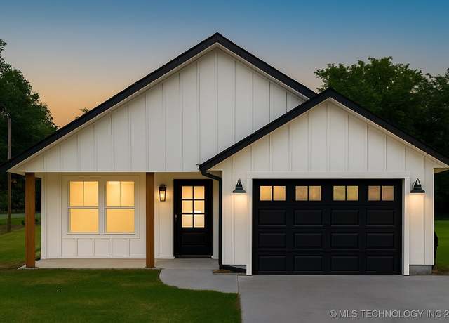 Property at 805 S Jackson St, Pryor, OK 74361, 3 beds, 2 baths