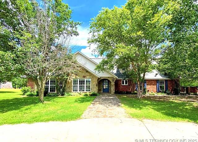 Property at 2009 Trailwood St, Stigler, OK 74462, 3 beds, 2 baths