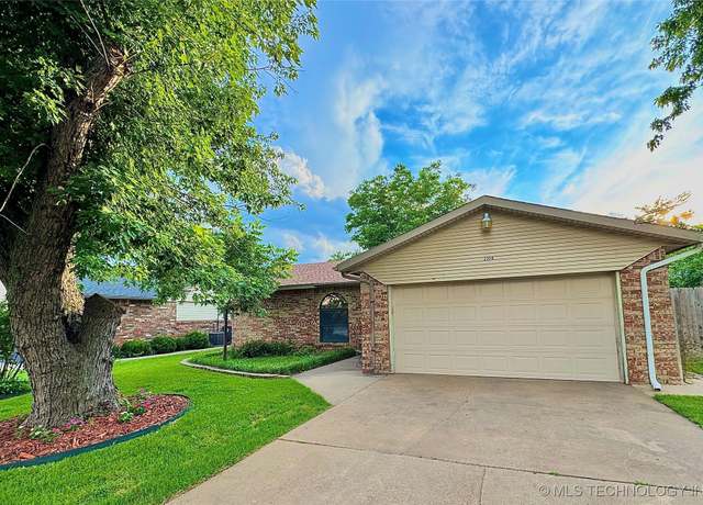 Property at 3108 S 133rd Ave E, Tulsa, OK 74134, 3 beds, 2 baths