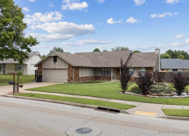 Property at 4202 W Urbana Ct S, Broken Arrow, OK 74012, 3 beds, 2 baths