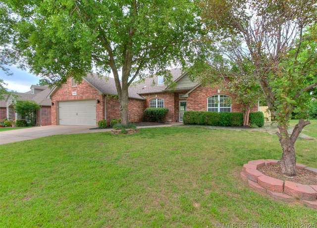 Property at 6400 E Galveston St, Broken Arrow, OK 74014, 3 beds, 2 baths