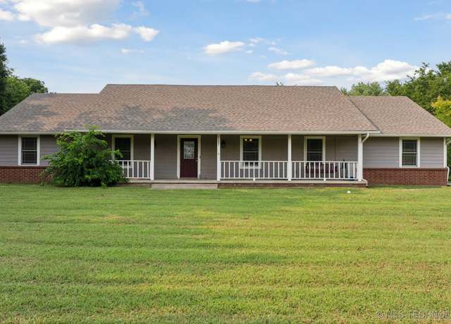 Property at 11901 Laurel Ln, Claremore, OK 74017, 3 beds, 2.5 baths
