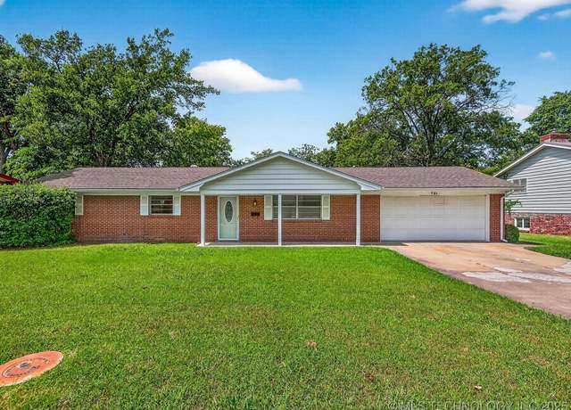 Property at 721 Winding Way, Bartlesville, OK 74006, 3 beds, 2 baths