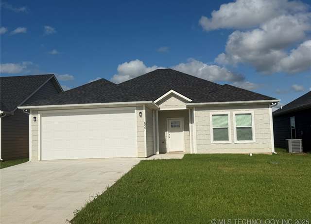 Property at 507 Worth Ave, Durant, OK 74701, 3 beds, 2 baths