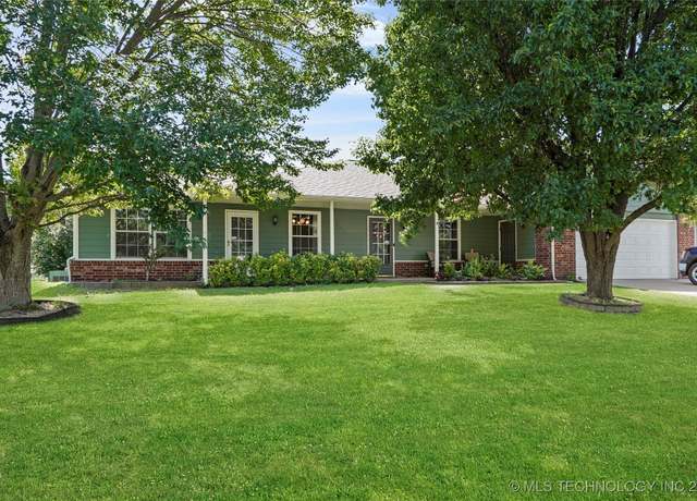 Property at 25296 S Holliday Dr, Claremore, OK 74019, 3 beds, 3 baths