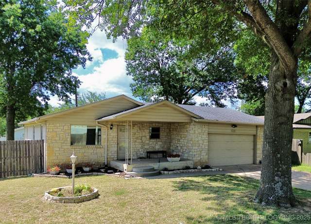 Property at 610 S 5th Pl E, Broken Arrow, OK 74012, 3 beds, 1.5 baths