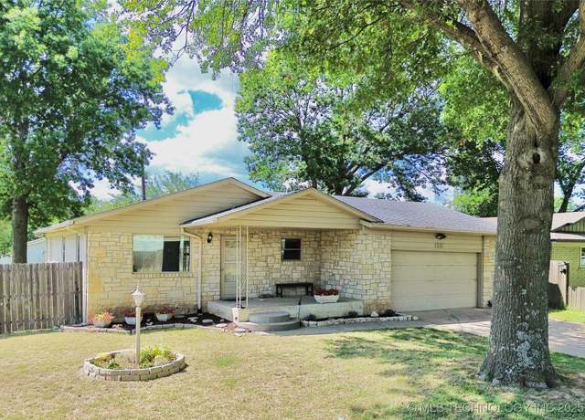 Property at 610 S 5th Pl E, Broken Arrow, OK 74012, 3 beds, 1.5 baths
