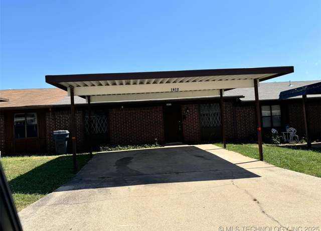 Property at 1612 Rustic Dr, Ardmore, OK 73401, 2 beds, 2 baths