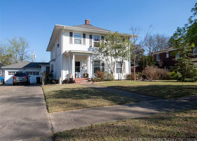 Property at 226 Kendall Blvd, Muskogee, OK 74401, 3 beds, 3 baths