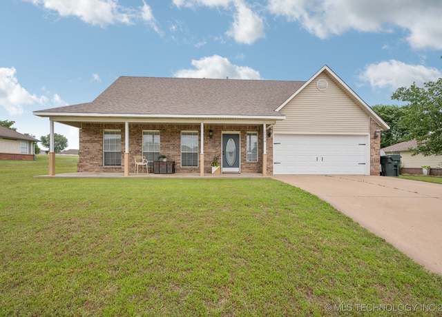 Property at 2504 SW Wolf Run Dr, Claremore, OK 74019, 4 beds, 2.5 baths