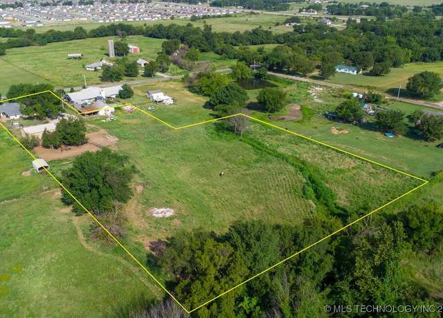 Property at 14223 N Memorial Dr, Collinsville, OK 74021, 3 beds, 2 baths