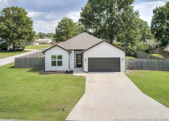 Property at 20988 E 35th St S, Broken Arrow, OK 74014, 3 beds, 2 baths