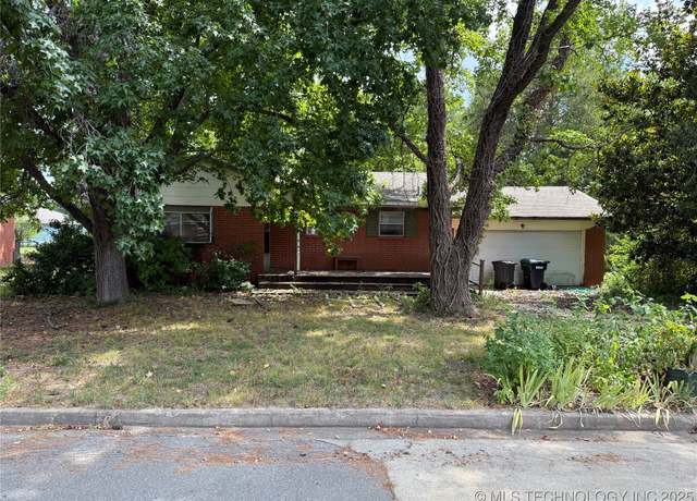 Property at 905 Lamer Ave, Tahlequah, OK 74464, 3 beds, 2 baths