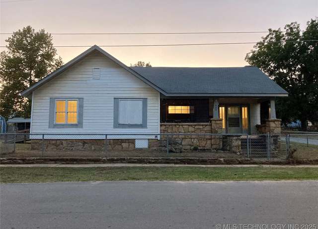 Property at 400 S Ohio St, Drumright, OK 74030, 3 beds, 1 bath