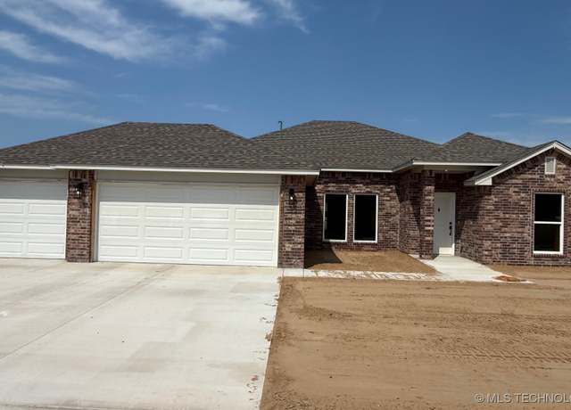 Property at 14940 S Poplar St, Glenpool, OK 74033, 4 beds, 2 baths