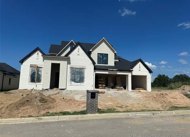 Property at 8204 E Elgin St, Broken Arrow, OK 74014, 5 beds, 4.5 baths