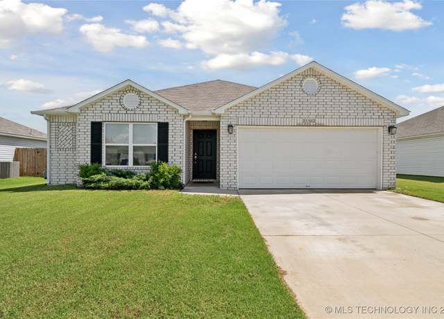 Property at 23502 E 114th St S, Broken Arrow, OK 74014, 4 beds, 2 baths