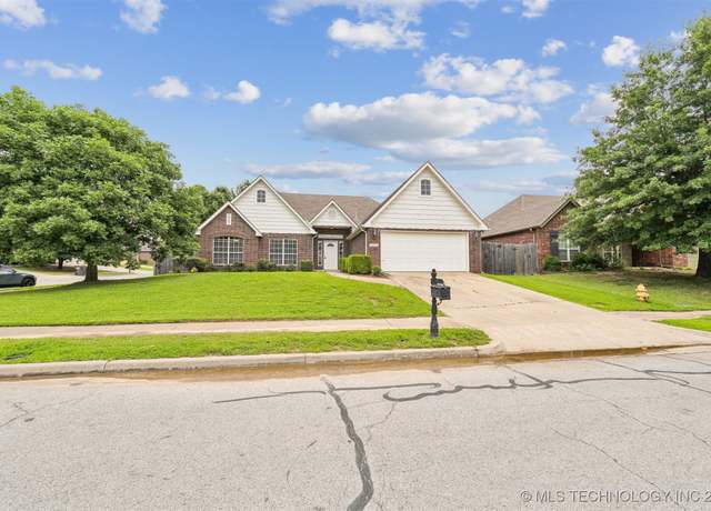 Property at 12003 S Tamarack St, Jenks, OK 74037, 4 beds, 2 baths