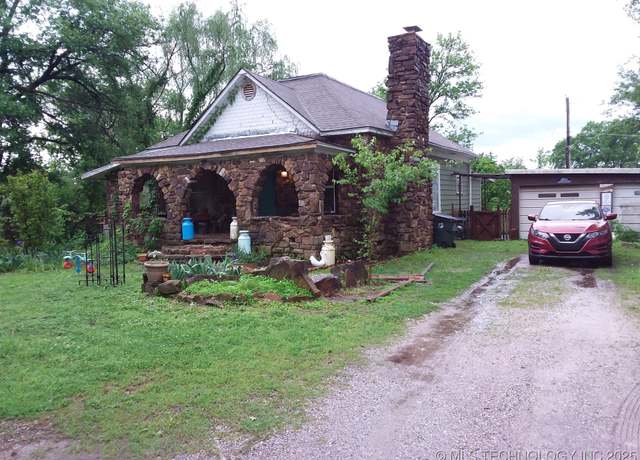 Property at 1324 E Hickory St, Okmulgee, OK 74447, 3 beds, 2 baths