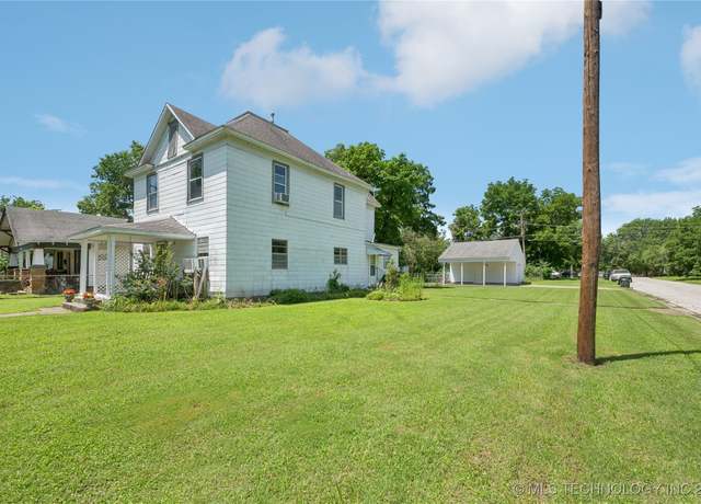 Property at 402 S Maple St, Sapulpa, OK 74066, 6 beds, 2 baths