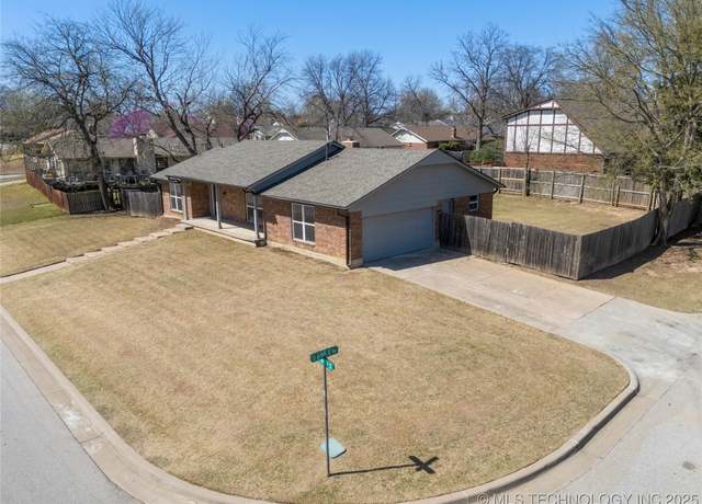 Property at 6817 E 95th St, Tulsa, OK 74133, 3 beds, 2 baths