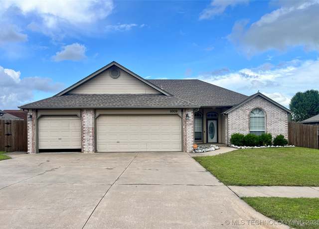 Property at 9909 N 119th EastAvenue, Owasso, OK 74055, 3 beds, 2 baths