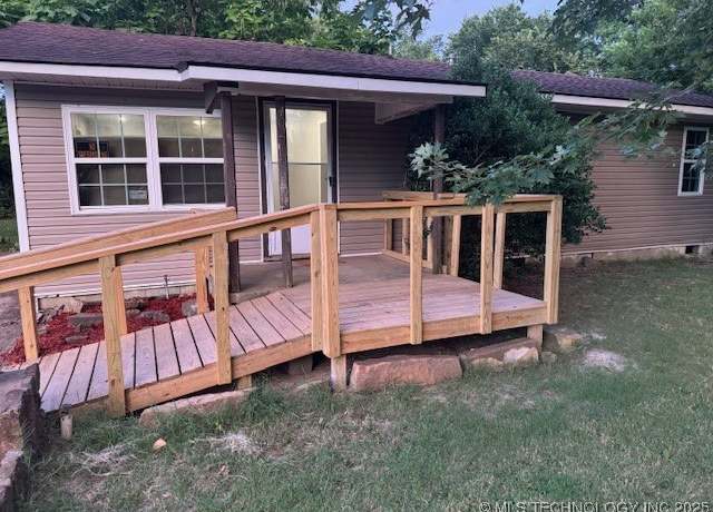 Property at 402 S Ash, Sallisaw, OK 74955, 3 beds, 1 bath