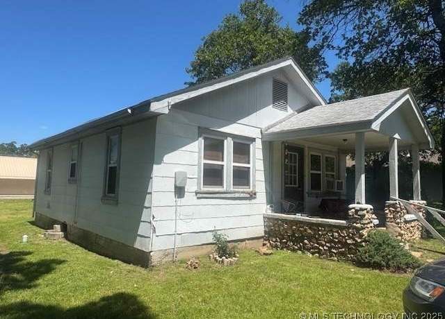 Property at 223 W Delaware St, Jay, OK 74346, 2 beds, 1 bath