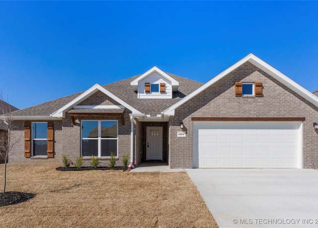 Property at 6104 N 27th St, Broken Arrow, OK 74014, 4 beds, 3 baths