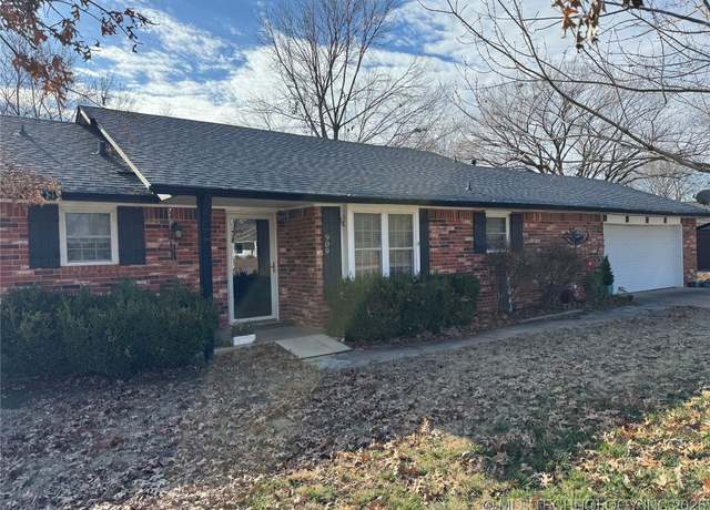 Property at 909 E Woods Ct, Claremore, OK 74017, 3 beds, 2.5 baths