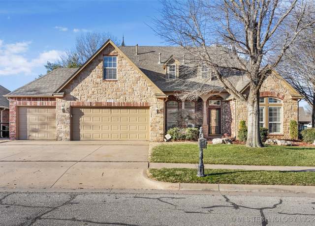 Property at 1801 W Trenton St, Broken Arrow, OK 74012, 5 beds, 3.5 baths