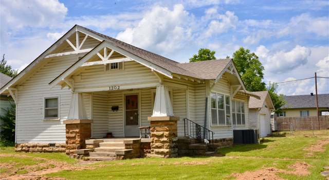 Photo of 1202 W Broadway St, Henryetta, OK 74437