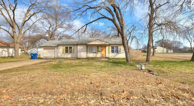 Photo of 102 N Hayden St, Chouteau, OK 74337