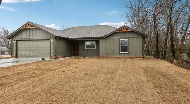 Photo of 302 N Howey, Chouteau, OK 74337