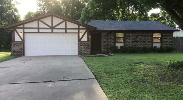 Photo of 1857 Surrey Dr, Pryor, OK 74361