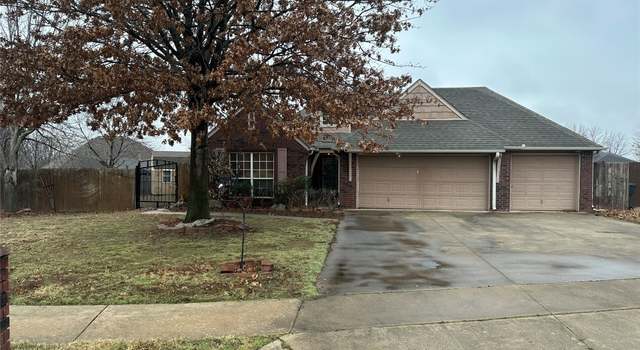 Photo of 10003 E 98th St N, Owasso, OK 74055