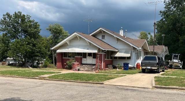 Photo of 352 N Pine St, Nowata, OK 74048