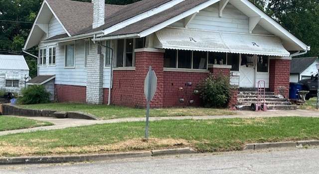 Photo of 352 N Pine St, Nowata, OK 74048