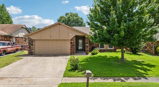 Photo of 106 E 21st St, Owasso, OK 74055