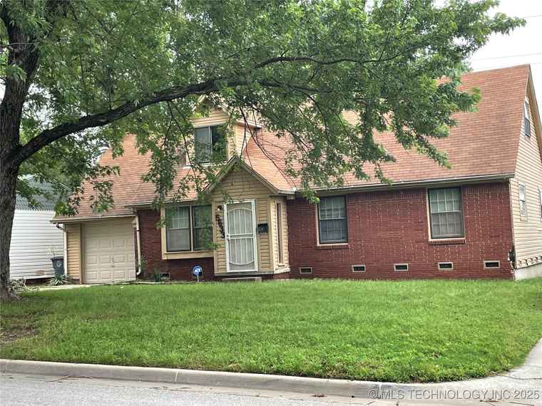 Photo of 5633 N Garrison Pl Tulsa, OK 74126