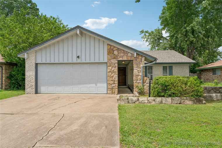 Photo of 10715 E 29th St Tulsa, OK 74129