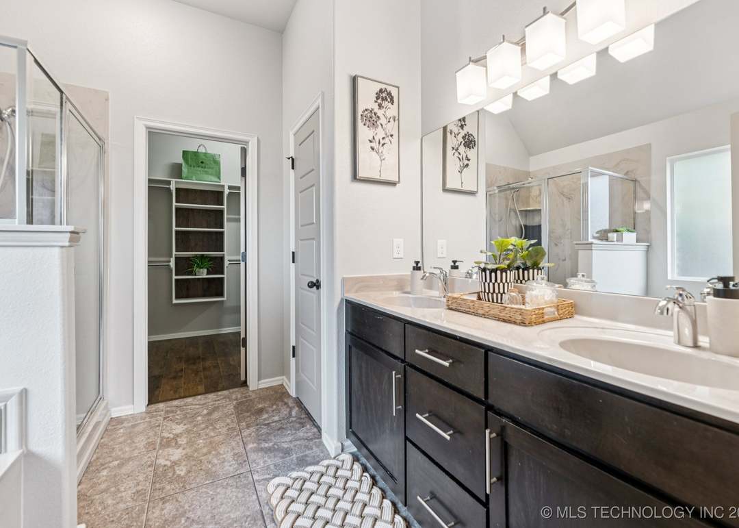 8731 E 136th St S, Bixby, OK 74008