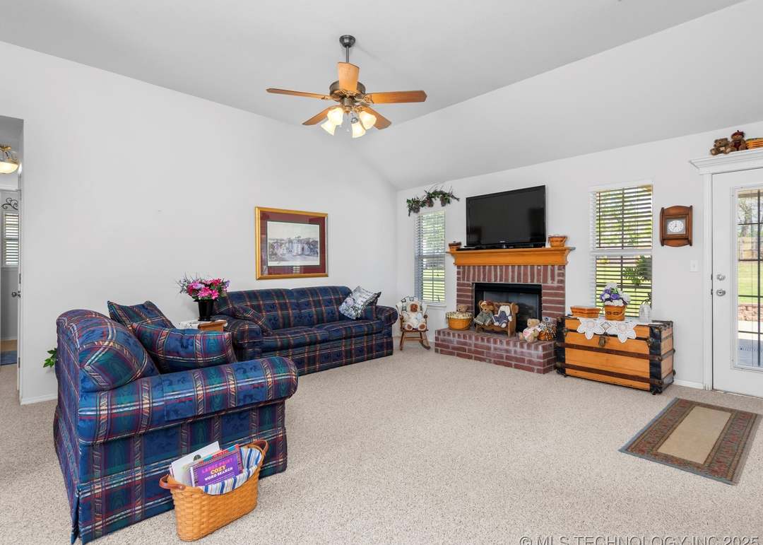 12180 Skyline Dr, Collinsville, OK 74021
