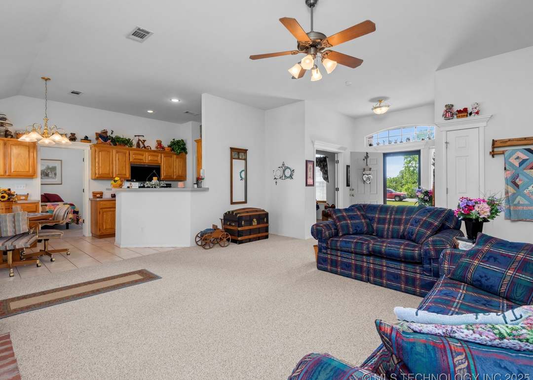 12180 Skyline Dr, Collinsville, OK 74021