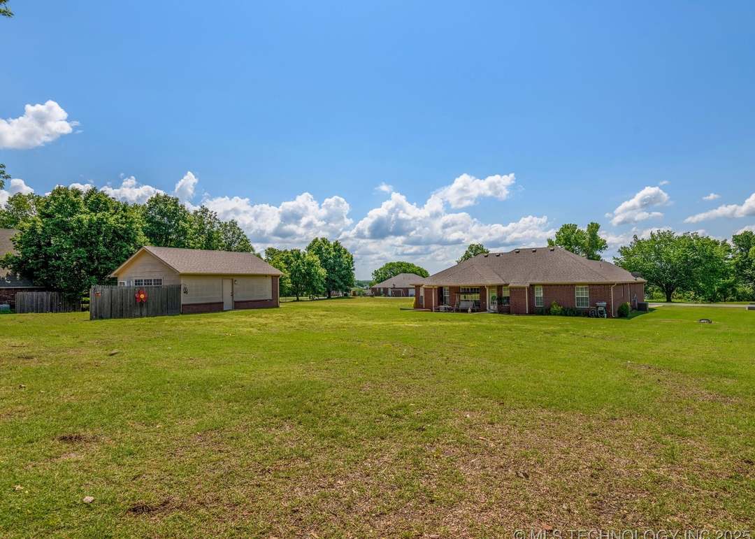 12180 Skyline Dr, Collinsville, OK 74021
