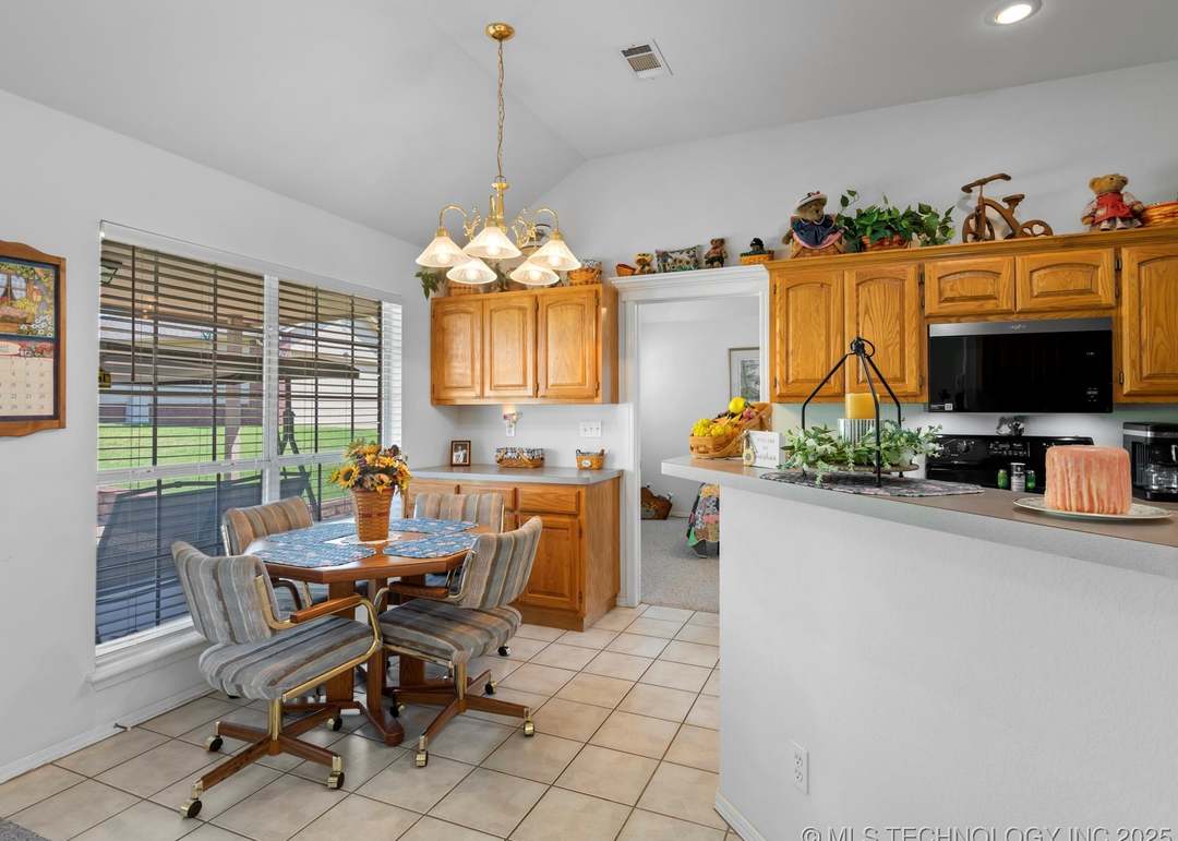 12180 Skyline Dr, Collinsville, OK 74021
