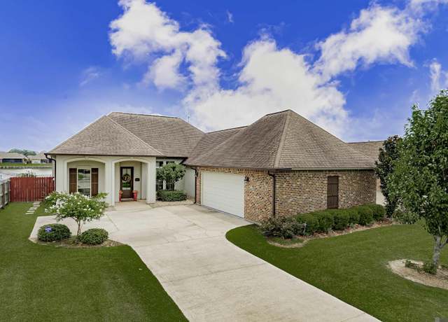 Property at 16462 Parker Place Dr, Prairieville, LA 70769, 3 beds, 2.5 baths