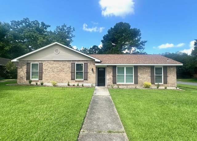 Property at 7806 Board Dr, Baton Rouge, LA 70817, 3 beds, 2 baths